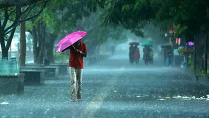 UP Weather: यूपी में चक्रवाती तूफान अर्णब का कहर, 50 जिलों में आंधी-बारिश का अलर्ट